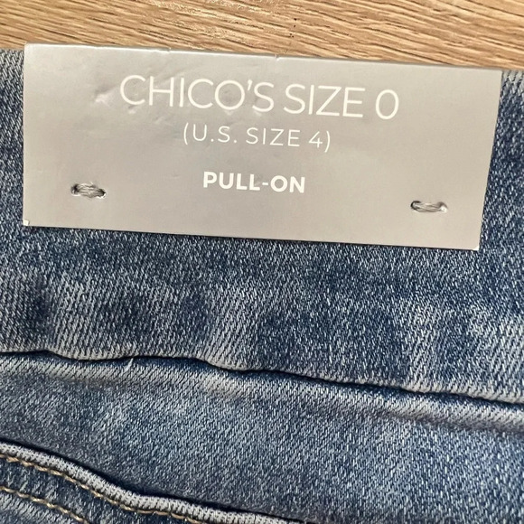 Chicos denim pull on capris Chicos size 0 Regular 4 17 inch inseam stretchy blue - Picture 9 of 11